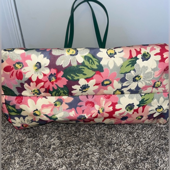 Cath Kidston London: Large Leather Trim Tote in the Painted Daisy Print - Picture 2 of 10